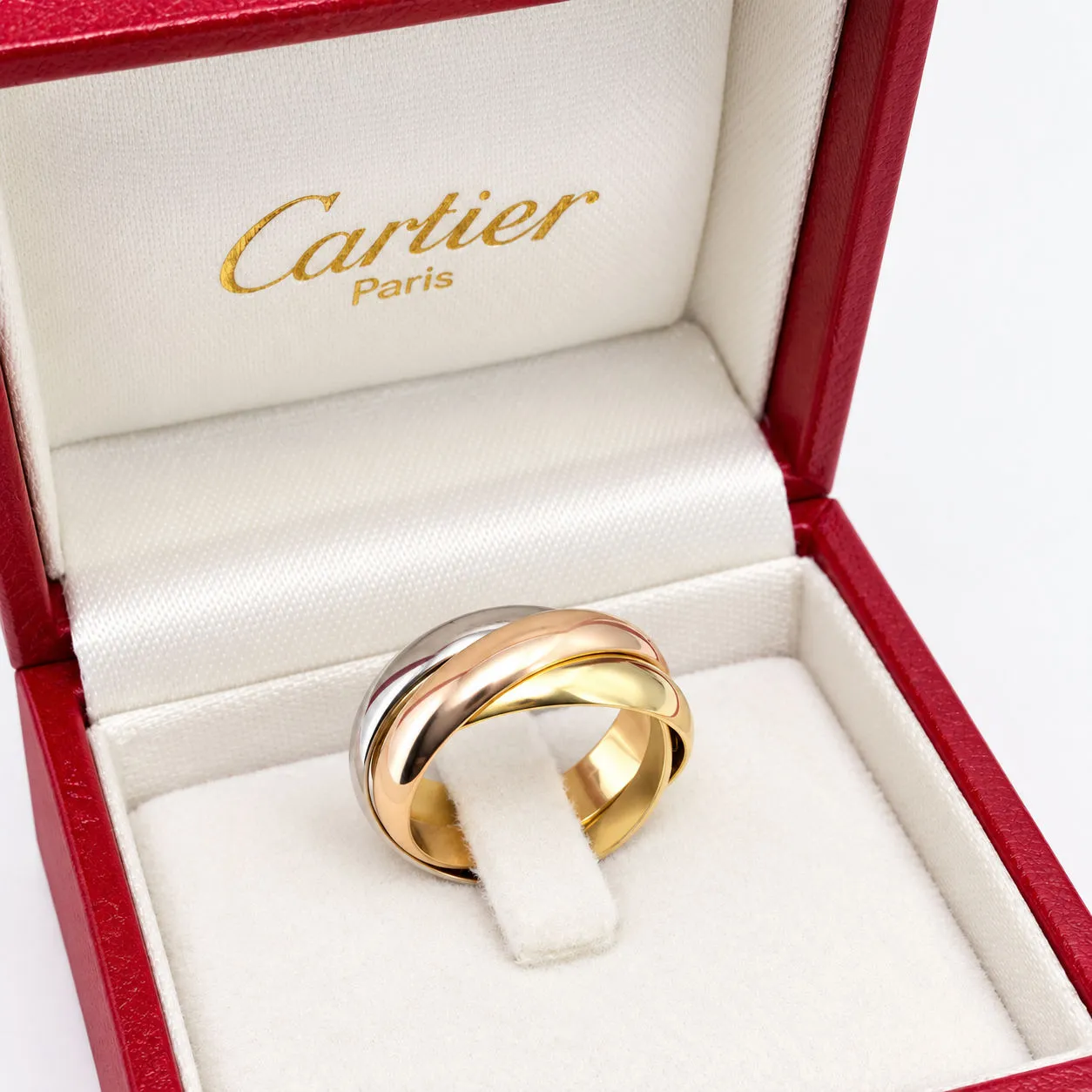 Cartier Trinity-Ring in roter Cartier-Schmuckschatulle