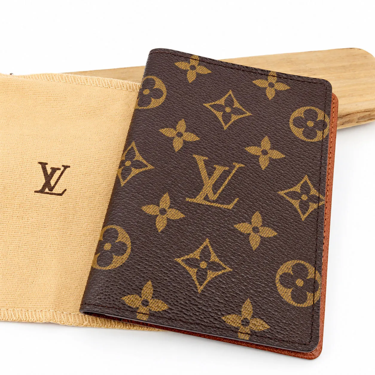 Louis-Vuitton-Etui mit Monogram-Muster und Staubbeutel